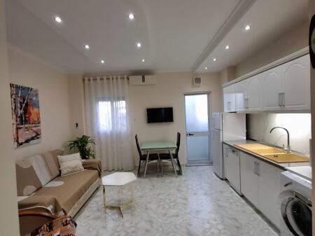 1+1, Paris Commune, furnished
