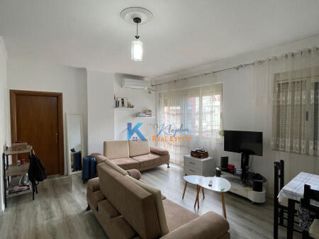 1+1 apartment for sale at Liqeni i Thatë, Peti Street