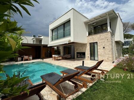 LUXURY VILLA FOR SALE NEAR THE SEA IN SAN PIETRO RESORT.