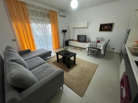 1+1 apartment for rent in the Botanical Garden.