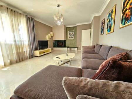 APARTAMENT 2+1 ME QIRA TEK SHKOLLA E KUQE! 600 € /Muaj