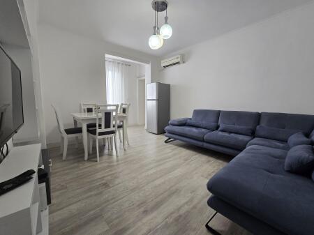Apartament 3+1 me qira tek Materniteti i Ri!