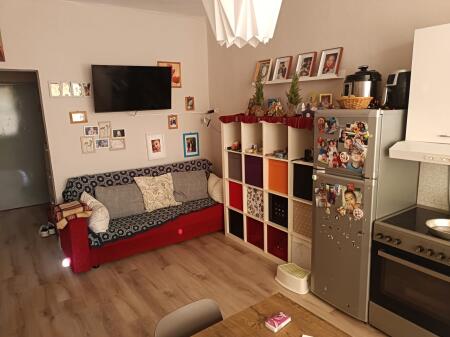 2+1, furnished, on Kavaja Street, price 500 euros.