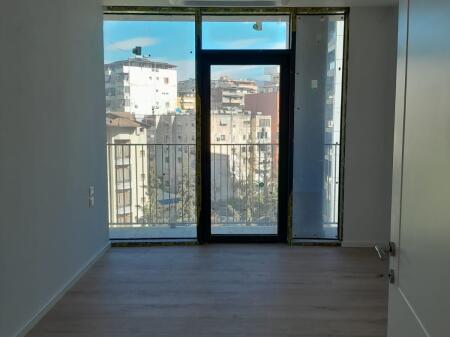AMBIENT BIZNESI 1+1 ME QIRA, RRUGA E KAVAJES, PRANE KISHES 