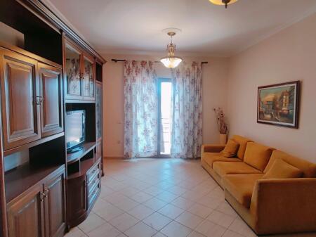 Apartament 2+1 me qira prane rruges Kavajes 