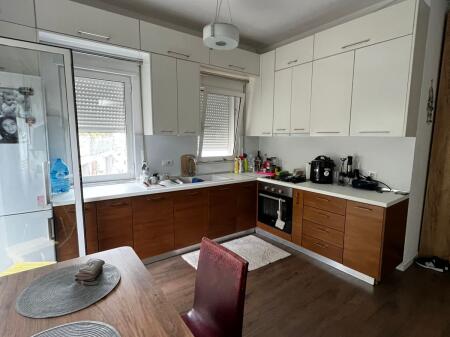 Shitet Apartament 1+1 në Fresk