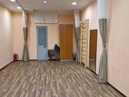 Shop for sale 43m² Mine Peza by the road.