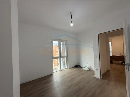 Qera, Zyre, Rruga 5 Maji, Tirane