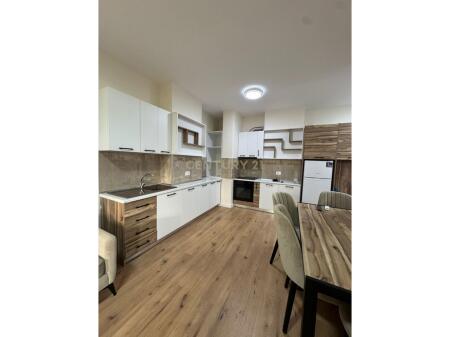 Tirana, a 1+1 apartment with a balcony is for rent for €550 (Yzberisht)!
