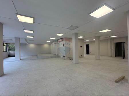 200 M2 SPACE FOR RENT, 21 DECEMBER