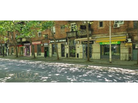 For sale: Shop on the main road opposite the Civil Court of Tirana.