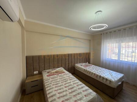 Shitet, Apartament 2+1, Rruga e Portit, Durres