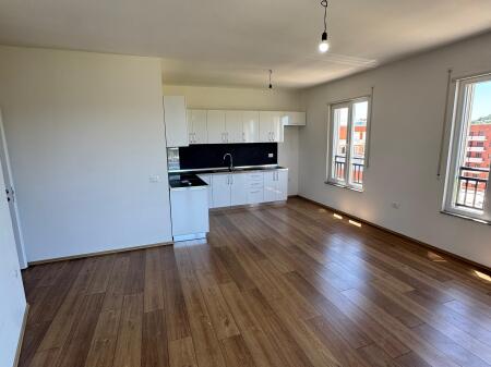 Apartament 3+1 tek Vila L2 ne Astir!