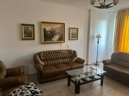 Qira, Apartament 3+1+2 Poste Parkimi, Rruga Petrela