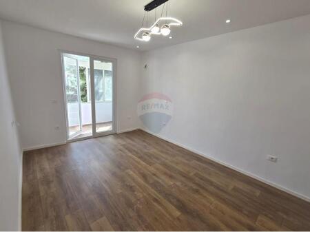 2+1+2 apartment for sale on Myslym Shyri St!