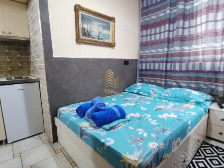 Qira, Garsoniere, 5 Maji