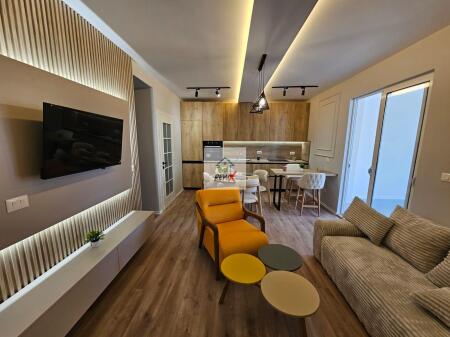 SHITET SUPER APARTAMENT 3+1 + VERANDË NE PLAZH, DURRËS