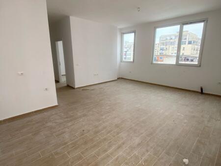 Shitet Apartament Urban Gate