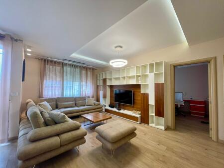 SUPER APARTMENT 3+1+2 + PARKING SPACE FOR RENT - BULEVARDI I RI