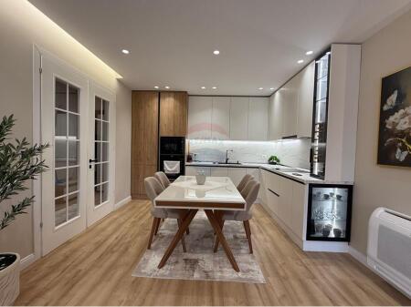 2+1+2 apartment for sale Xhamllik!