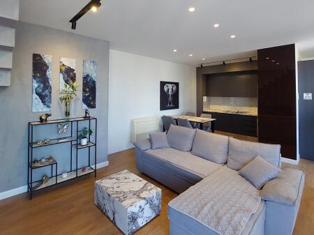 For rent Duplex apartment 2+1+2 bathrooms + 2 parking spaces on Barrikadave street!