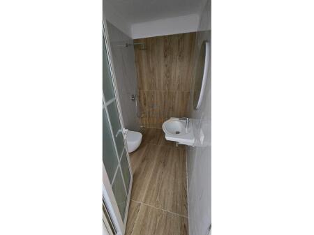 Shitet, Apartament 1+1, Rruga Irfan Tomini (Përballë Kompleksit Delijorgji - Te Karburant Kastrati)