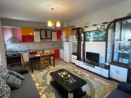 Apartament 3+1 me qira ne shtepi privat, ne Astir