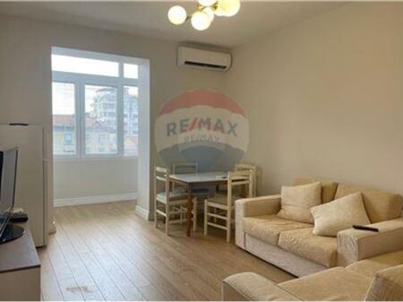 Apartament 2+1 për shitje te Shallvaret!