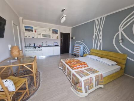 Shitet Gasionere pa ballkon ne Pogradec (vije e pare me liqenin)