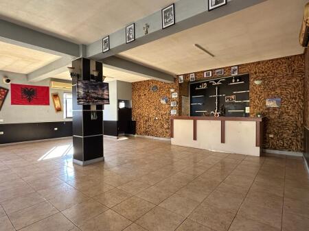Two-story building for rent in Laprake, for any type of activity.