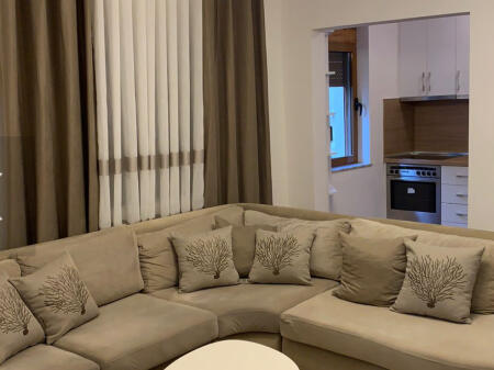Apartment 3+1 for rent at Shkolla e Kuqe