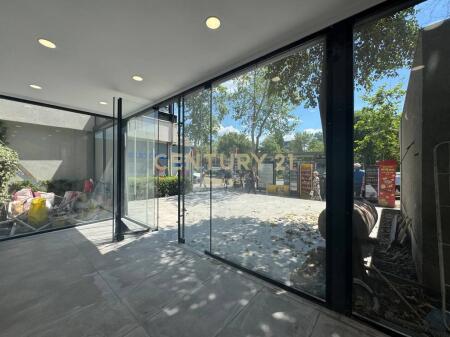 BRRYLI, COMMERCIAL SPACE FOR SALE!