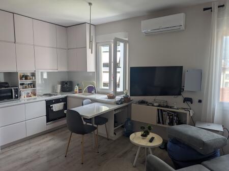 Smart Studio + Piccolo Ufficio in Affitto – Nuovo Bazaar, Tirana
