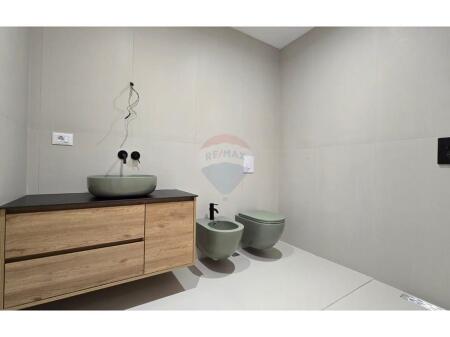 Office for Rent at Myslym Shyri!.....
