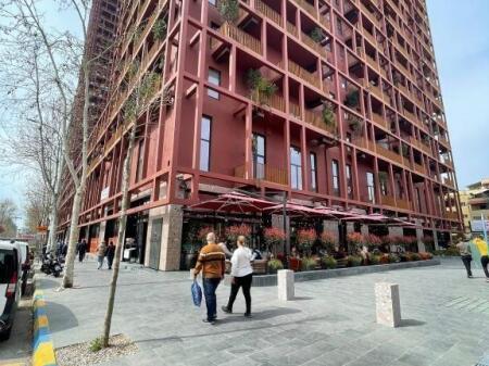Super ambjent per zyra 2+1+2 tek Tirana Garden Building