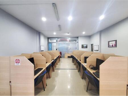 Open Space for rent near Globe