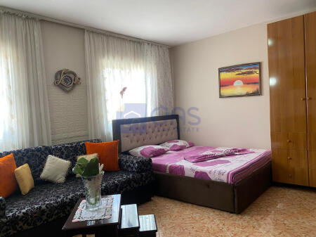 Studio apartment for rent near Komuna Parisit