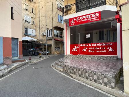 Shop for rent on Rr 4 Deshmoret, near the 'Partizani' gymnasium
