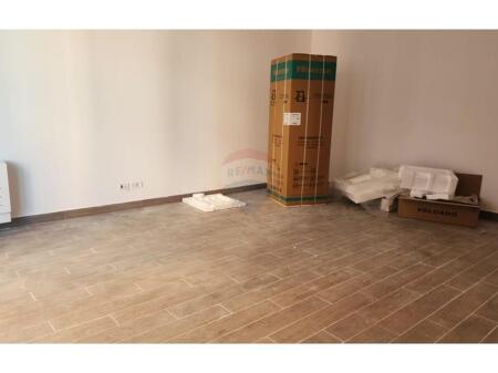 Appartamento con Posto Auto nel Complesso