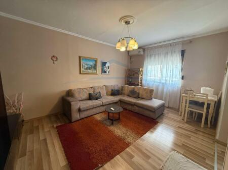 In vendita, Appartamento 1+1, Edificio con Freccia