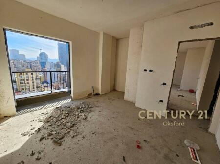 APARTAMENT 3+1+2 + GARDEROBE + VERANDE PER SHITJE TEK RRUGA E BARRIKADAVE!