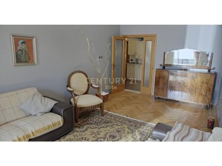 FOR RENT APARTMENT 3+1 NEAR CAFE FLORA!