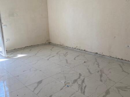 Apartment for sale 1+1 in Kamez