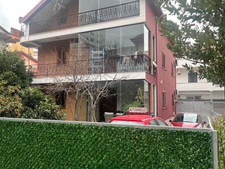 For sale a 3-story villa in Kinostudio