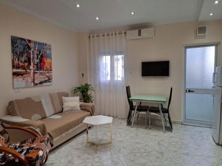 Jepet apartament 1+1 ne krah te qendres kristal
