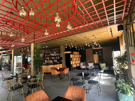 Ofrohet me Qera Ambient 451m² buzë Aksit Rrugor, 200 m mbi Restorant FRESKU