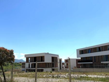 FOR SALE 2+1+2 WITH YARD + PARKING SPACE AT TULIPAN RESIDENCE!