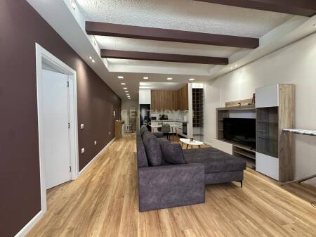 Tirana, in vendita appartamento 1+1 Piano 3, 80 m²