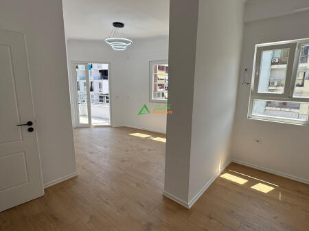 Shitet Apartament 1+1 – Astir, "2 Palmat"