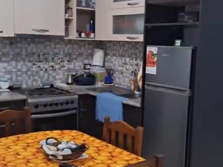 For rent in 21st, apartment.